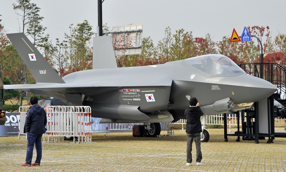 Gli F – 35 rimangono a terra. Perché comprarli?