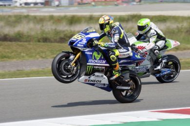 Valentino Rossi con la Yamaha fino al 2016