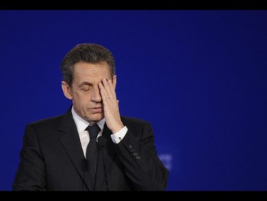 Sarkozy condannato a cinque anni per i finanziamenti libici: l’ex presidente francese finirà in carcere