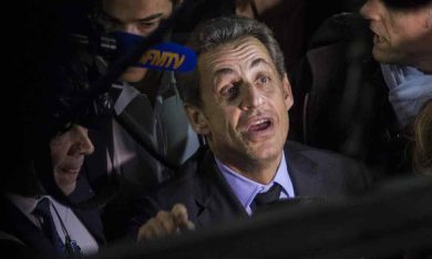Sarkozy usava un cellulare sotto falso nome