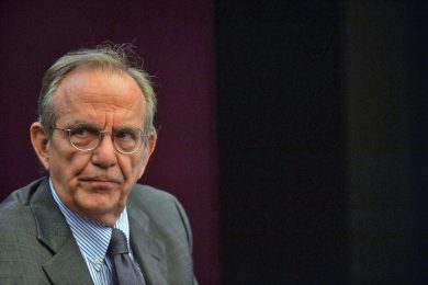 Pil, anche Padoan ammette che le previsioni vanno riviste al ribasso