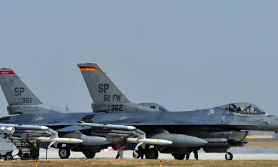 Aerei americani in volo sulla Siria: bombarderanno l’Isis?