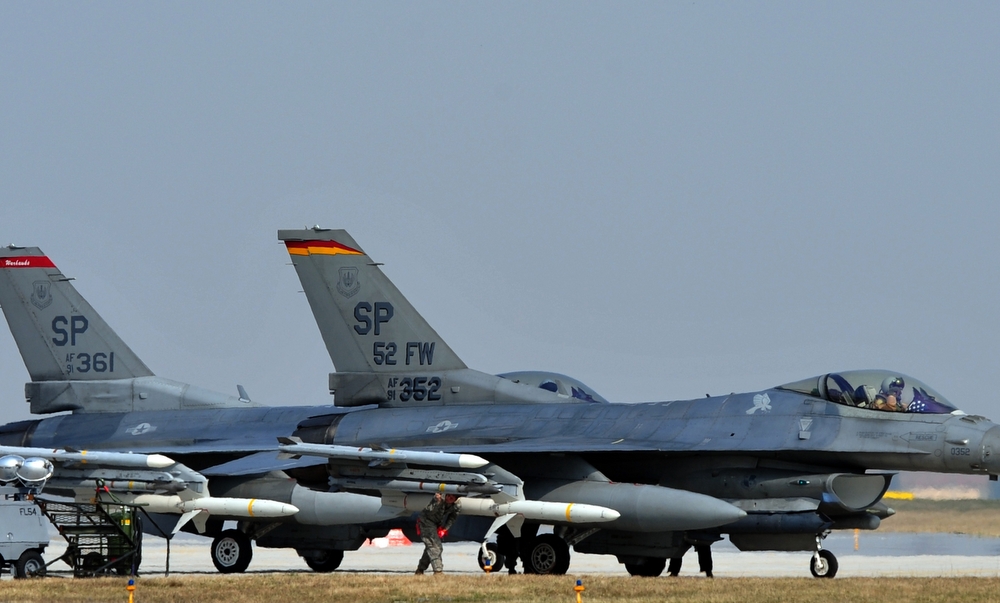 Aerei americani in volo sulla Siria: bombarderanno l’Isis?