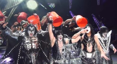 Le secchiate d’acqua gelano l’heavy rock: Kiss, Def Leppard, Foo Fighters – I video