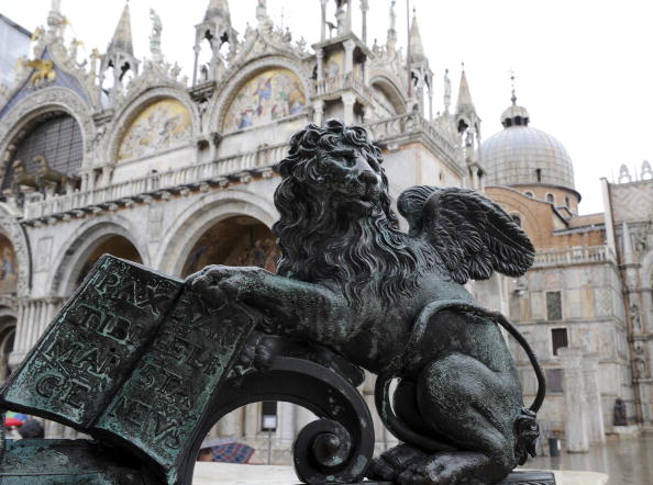 Il turismo, Venezia e la Basilica di San Marco (chiusa) Il turismo, Venezia e la Basilica di San Marco (chiusa)