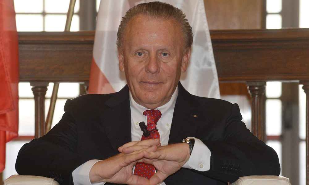 La strana guerra alle camere di commercio