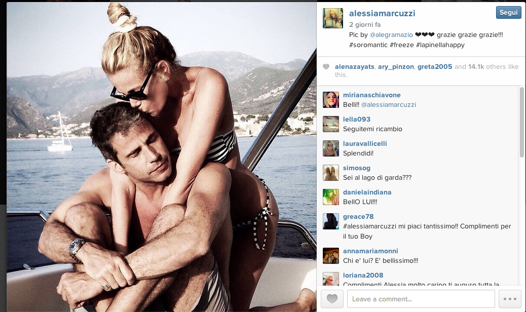 Alessia Marcuzzi e Paolo Calabresi, amore al bacio in vacanza Alessia Marcuzzi e Paolo Calabresi, amore al bacio in vacanza