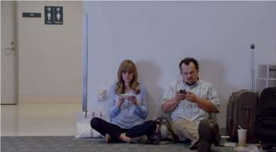 Batteria scarica? Samsung deride Apple