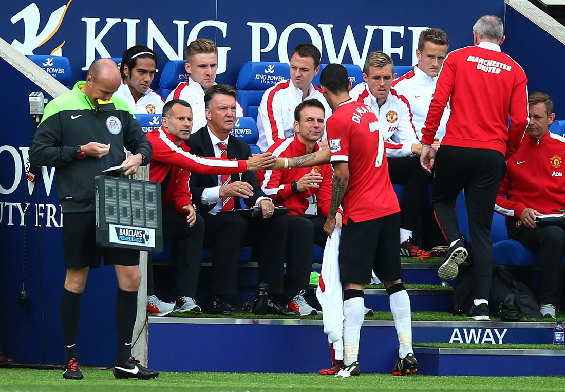 Manchester United: Van Gaal nella bufera