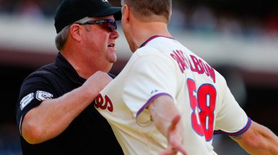 Baseball: strattona un giocatore, lo squalificato è l’arbitro