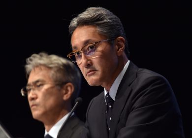 Gli smartphone Sony non vendono: il gruppo perde 2 miliardi