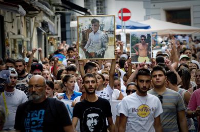 Ma un carabiniere non si toglie il cappello