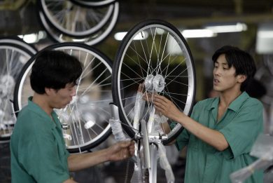Smog off limits: i cinesi inforcano le bici