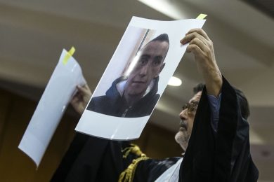 Caso Cucchi, tutti assolti: la rabbia della famiglia