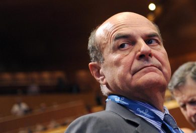 Bersani accende lo scontro con Renzi nel Pd