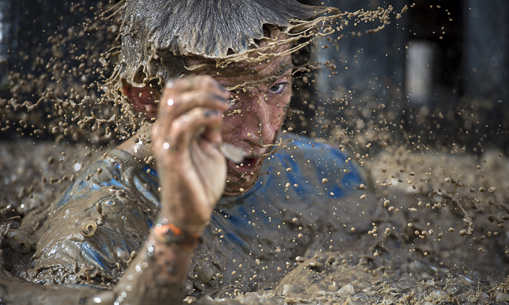 Corsa nel fango con ostacoli a Winchester Corsa nel fango con ostacoli a Winchester