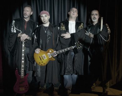 Toga: il video di “Quasi quasi faccio il politico” – Esclusivo