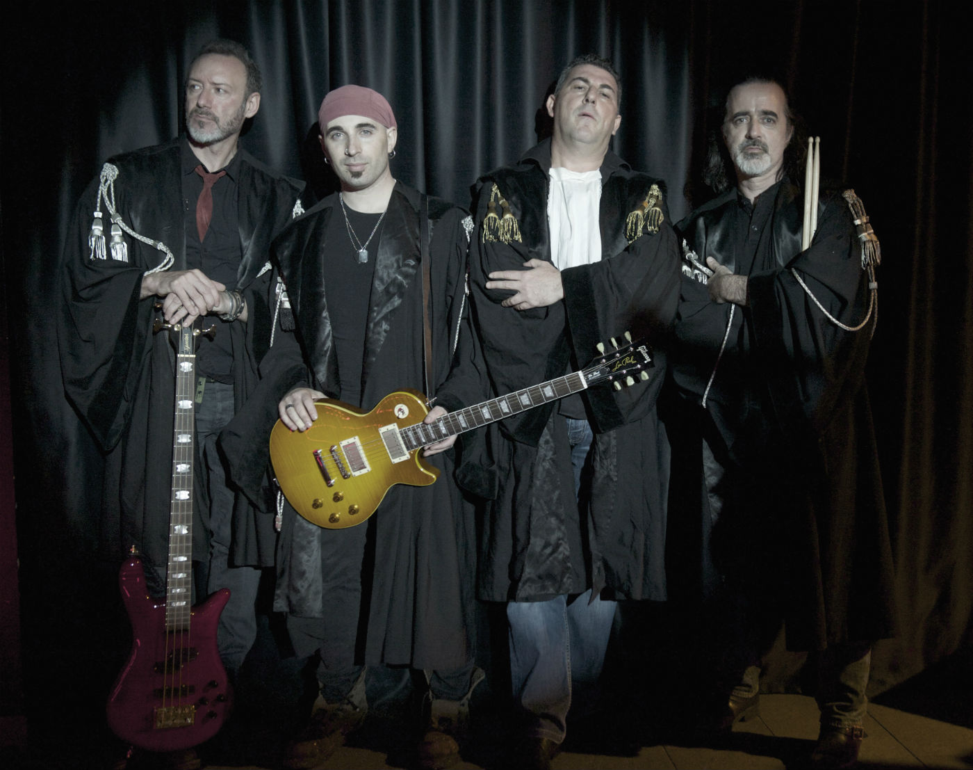 Toga: il video di “Quasi quasi faccio il politico” – Esclusivo