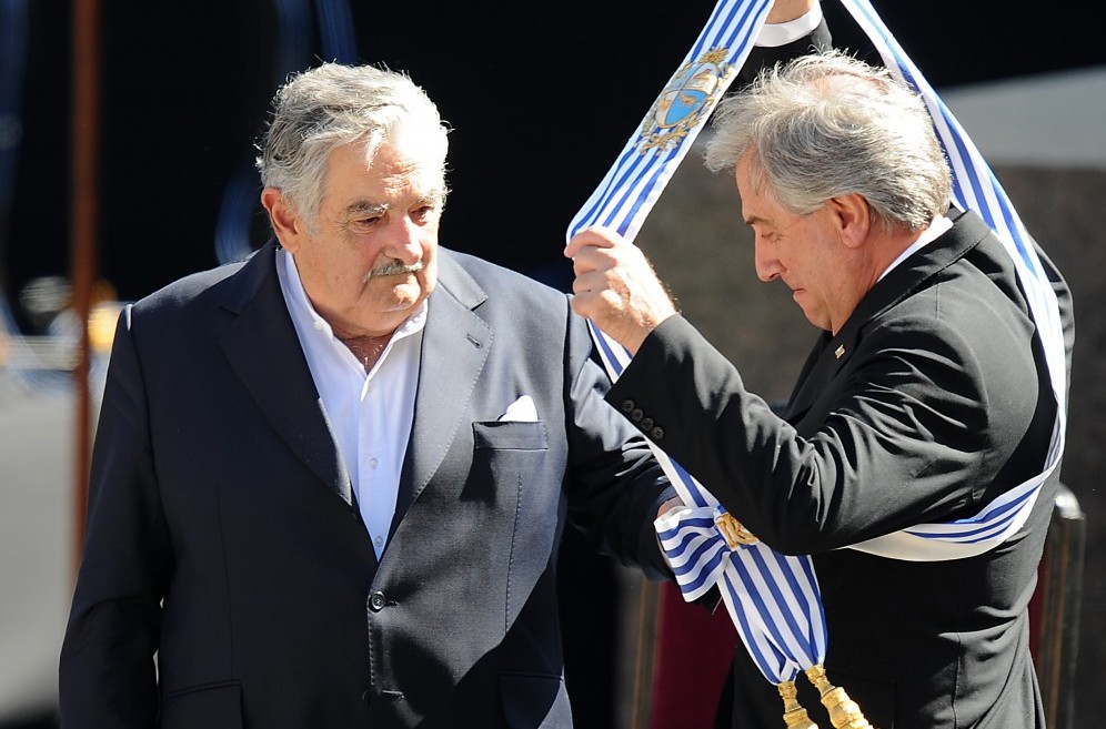 Uruguay: Pepe Mujica fa volare Tabaré Vazquez Uruguay: Pepe Mujica fa volare Tabaré Vazquez