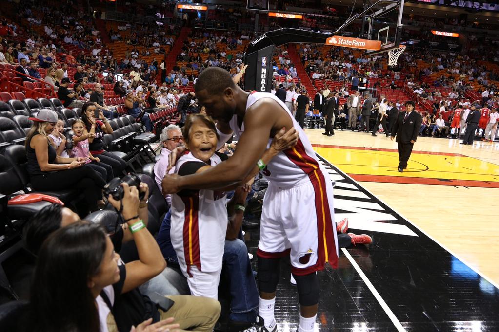 Nba, Wade: uno contro uno.. con una nonna di 90 anni! Nba, Wade: uno contro uno.. con una nonna di 90 anni!