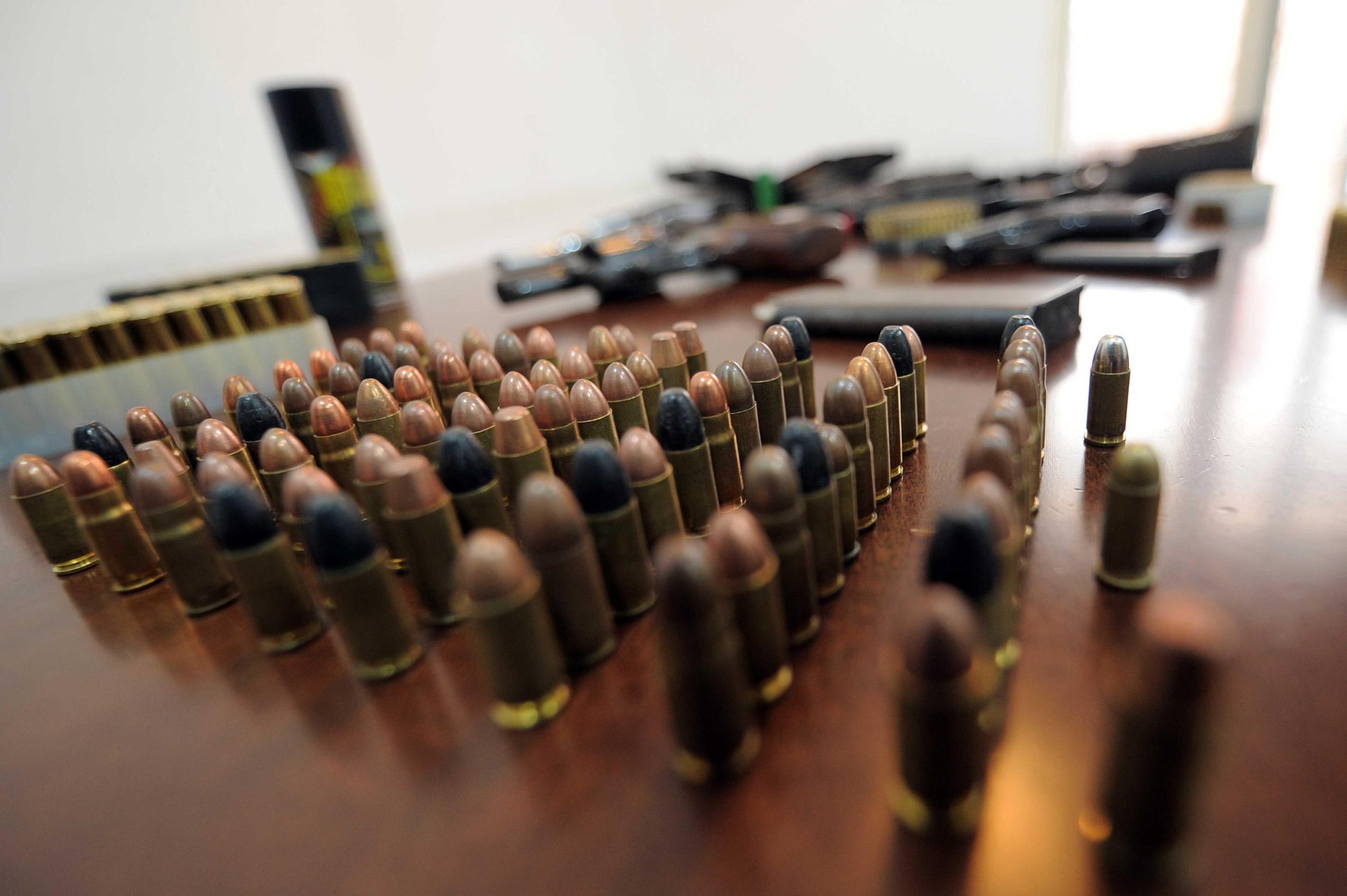 Armi, è boom di sequestri in Italia. Ma di chi sono?