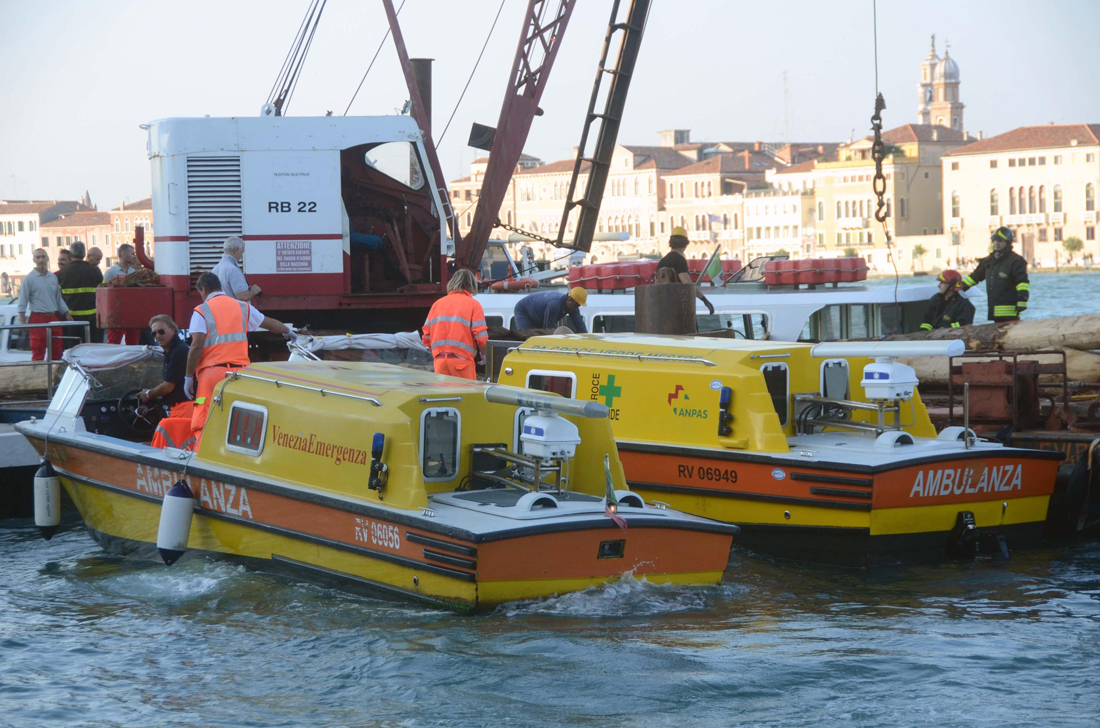Venezia: incidente tra vaporetto e chiatta Venezia: incidente tra vaporetto e chiatta