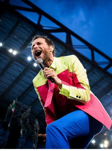Jovanotti, all’asta la giacca portafortuna