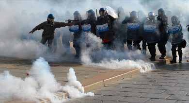 Gli scontri a Torino contro il vertice sul lavoro