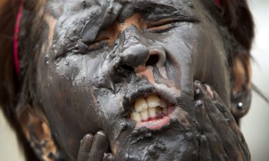 Protesta nel fango a Manila e altre foto del giorno, 08.10.2014