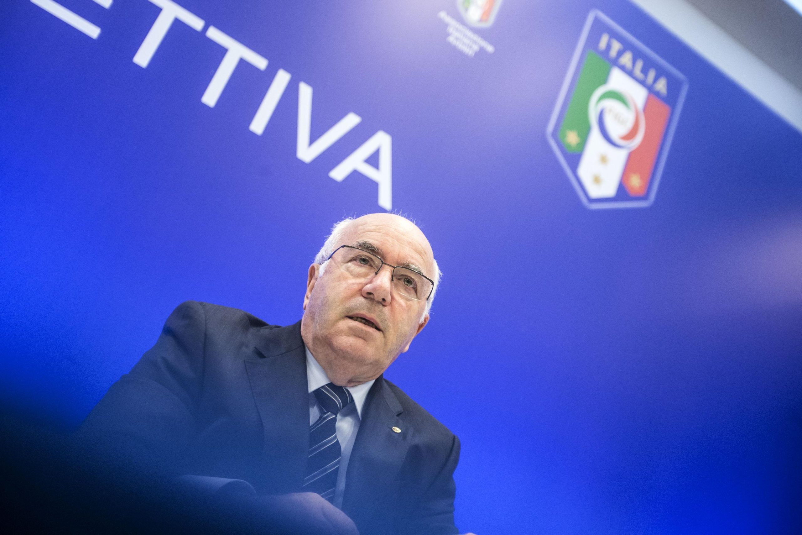 Razzismo, Tavecchio squalificato dall’Uefa Razzismo, Tavecchio squalificato dall’Uefa