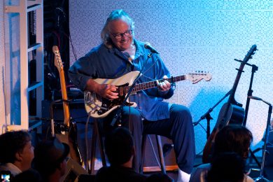 Ry Cooder: esce il cofanetto “Soundtracks”: l’intervista