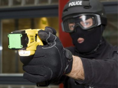 La pistola elettrica è fondamentale. Parola di poliziotto
