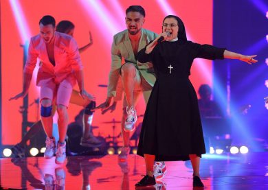 Suor Cristina: le prime immagini in studio di registrazione