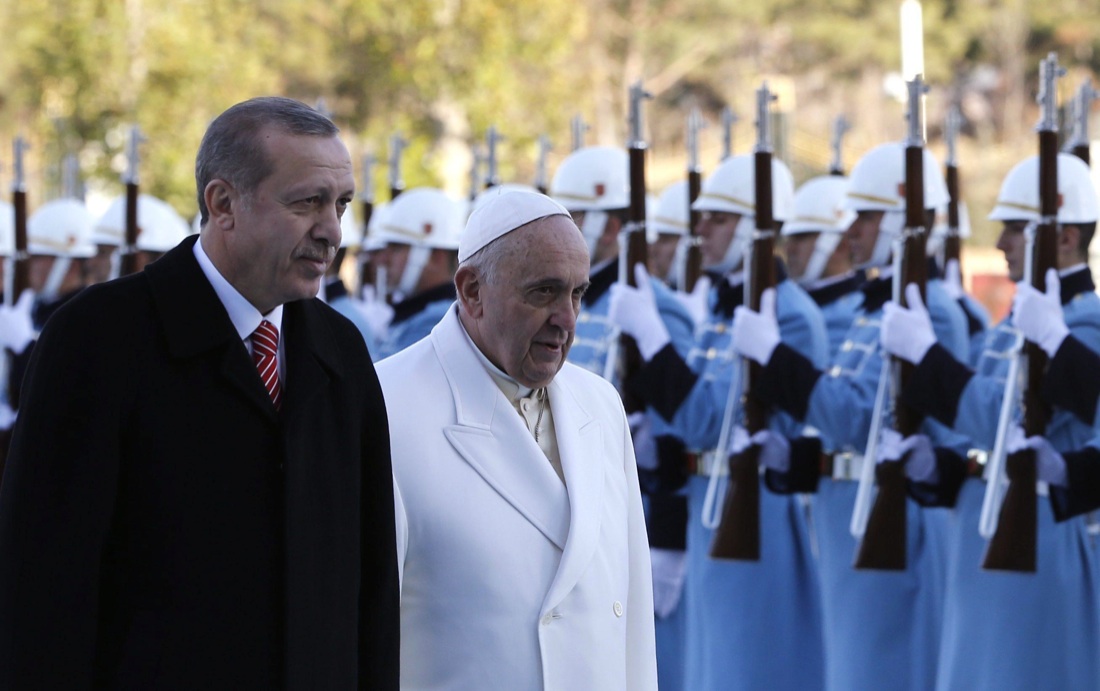 Il Papa parla di pace in Turchia, le foto