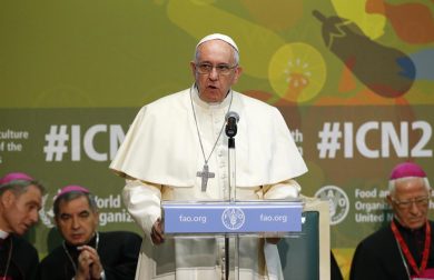 Papa Francesco: l’affamato chiede dignità, non elemosina