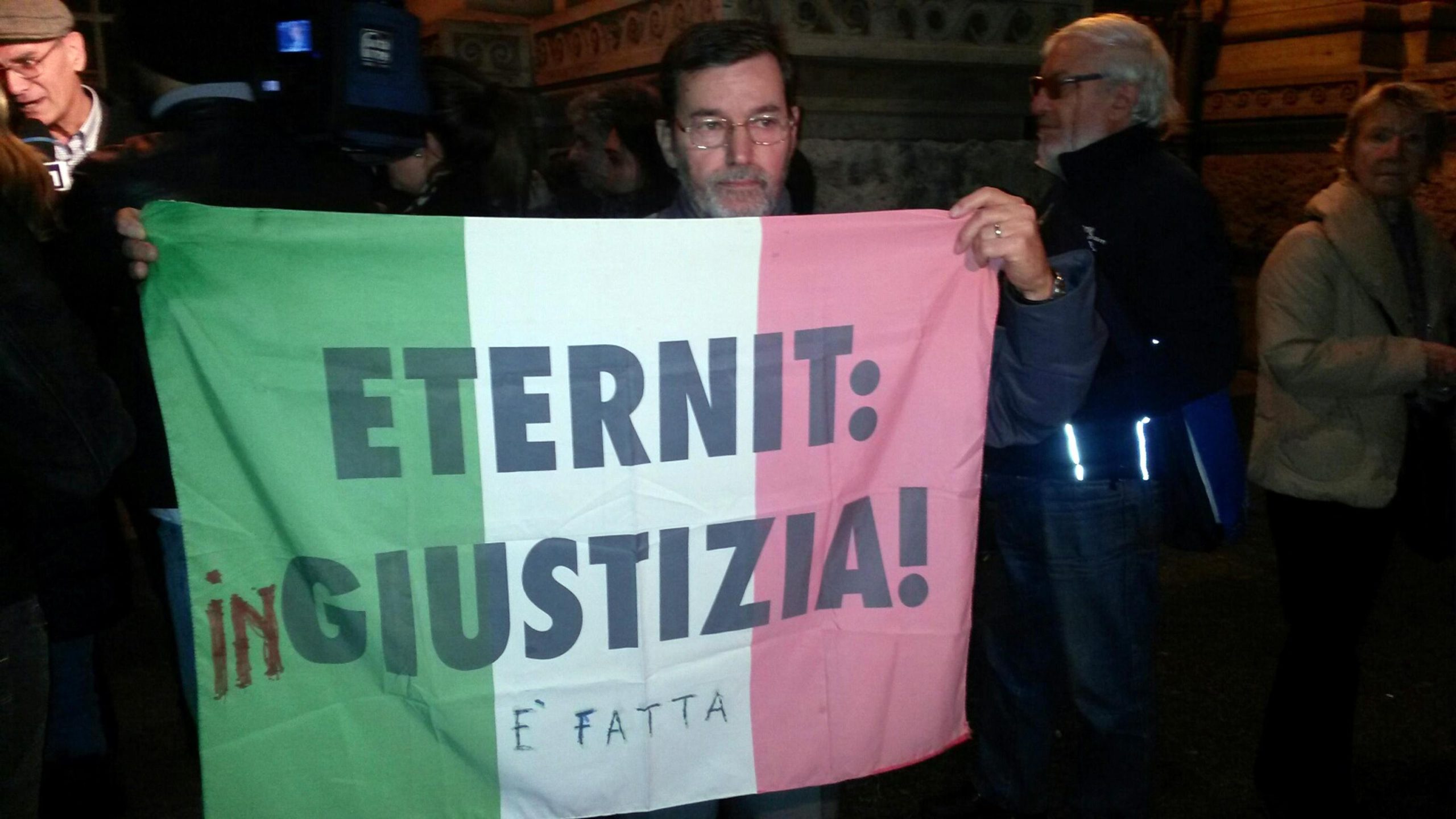 Processo Eternit, le reazioni tra sgomento e rabbia Processo Eternit, le reazioni tra sgomento e rabbia