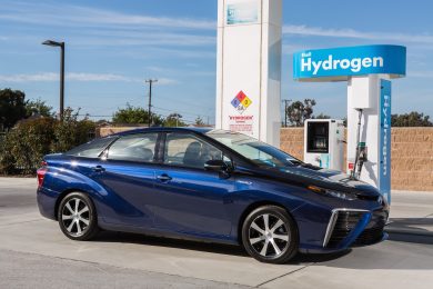 Mirai, il “futuro” (a idrogeno) della mobilità secondo Toyota