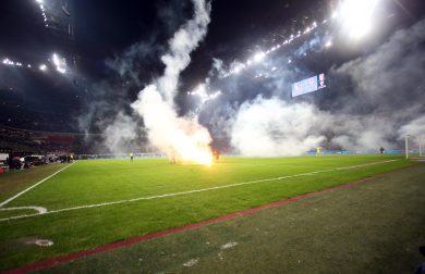 Razzi e scontri anche a San Siro: l’Uefa deve intervenire