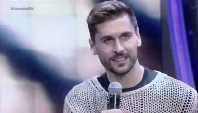 Show di Llorente, ma da cantante