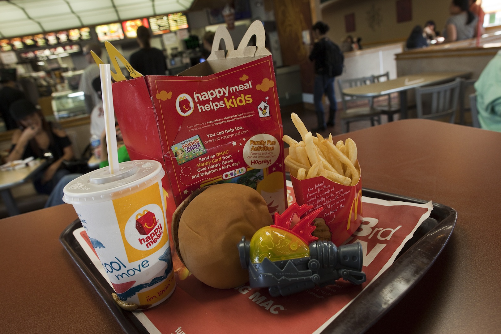 McDonald’s, allarme Happy Meal: giochi pericolosi