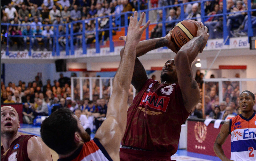 Reggio batte Milano e va in testa con Venezia e Sassari