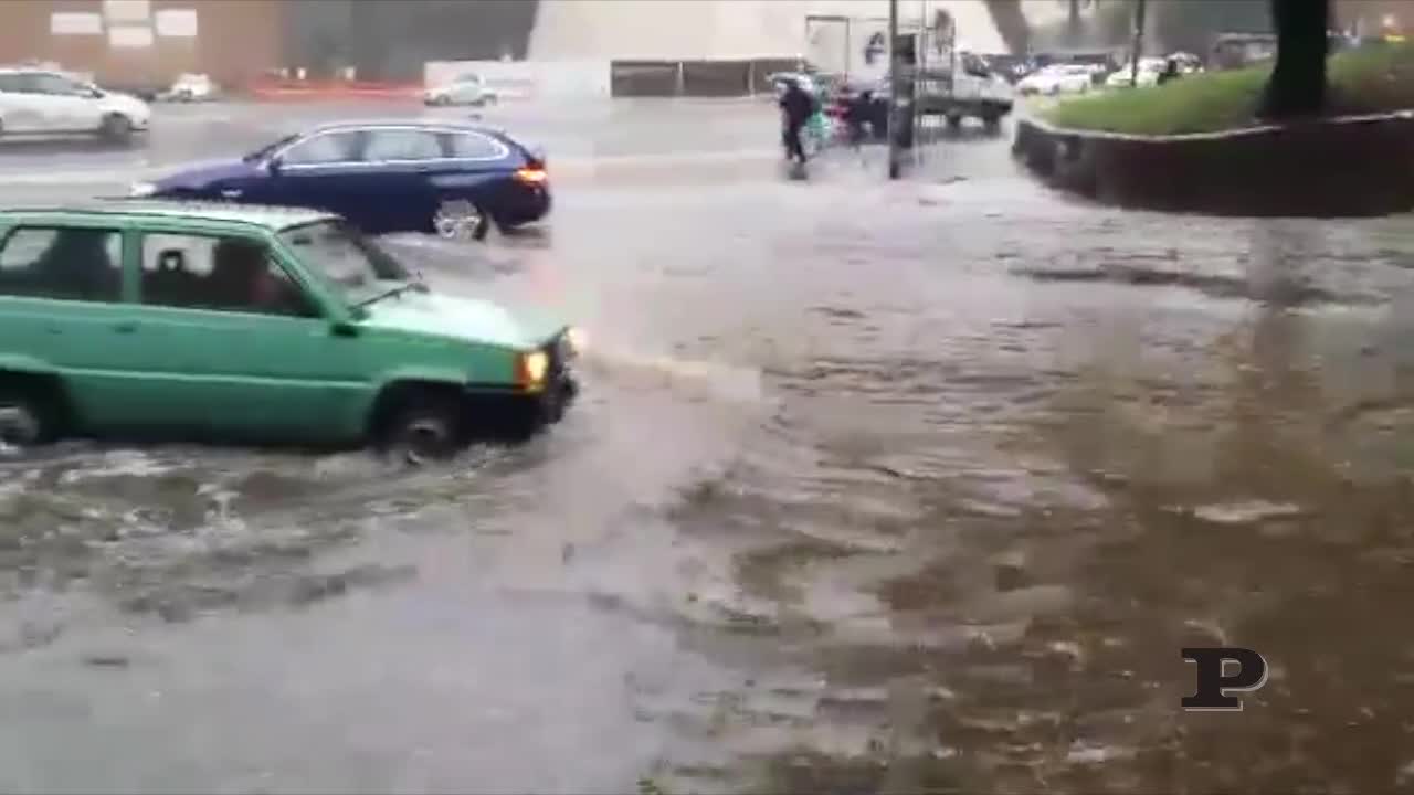 Maltempo: allagamenti a Roma