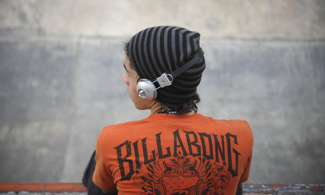 Ascoltare musica triste fa bene all’umore: ecco perché in 5 punti