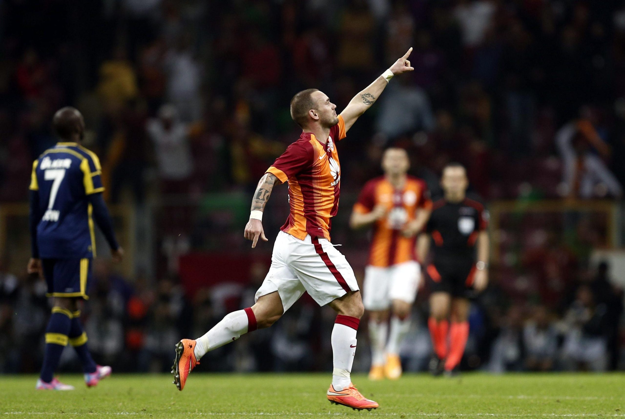 La Juve veste nerazzurro: assalto a Rolando e Sneijder