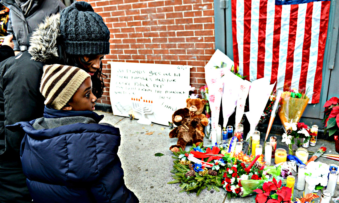 New York si interroga sulla morte dei due agenti New York si interroga sulla morte dei due agenti