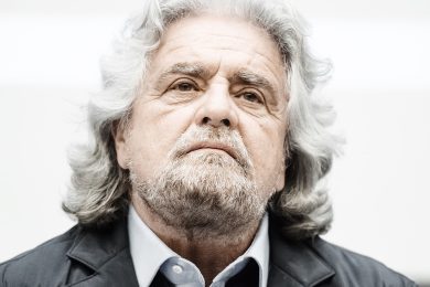 Beppe Grillo, tutte chiacchiere e niente distintivo