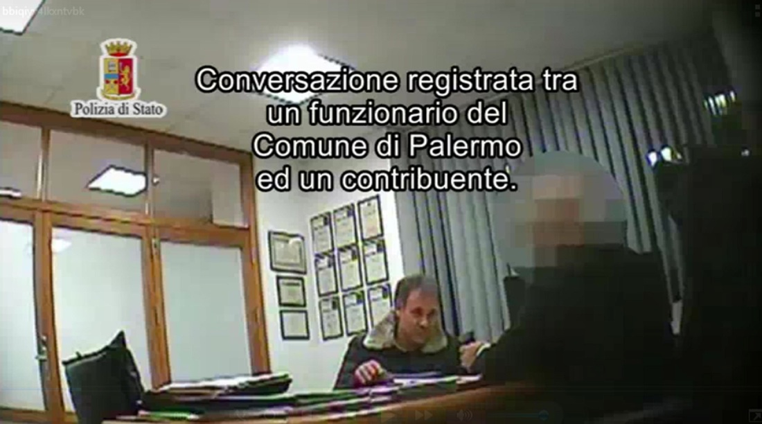 Tares e impiegati corrotti, il video Tares e impiegati corrotti, il video