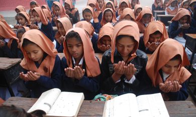 Il Pakistan in lutto per le vittime dell’attentato – Foto