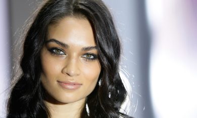 Curve pericolose: Shanina Shaik