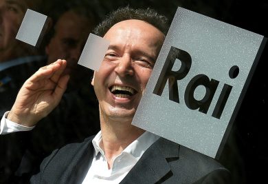I dieci comandamenti di Benigni, applaudono tutti (tranne uno)